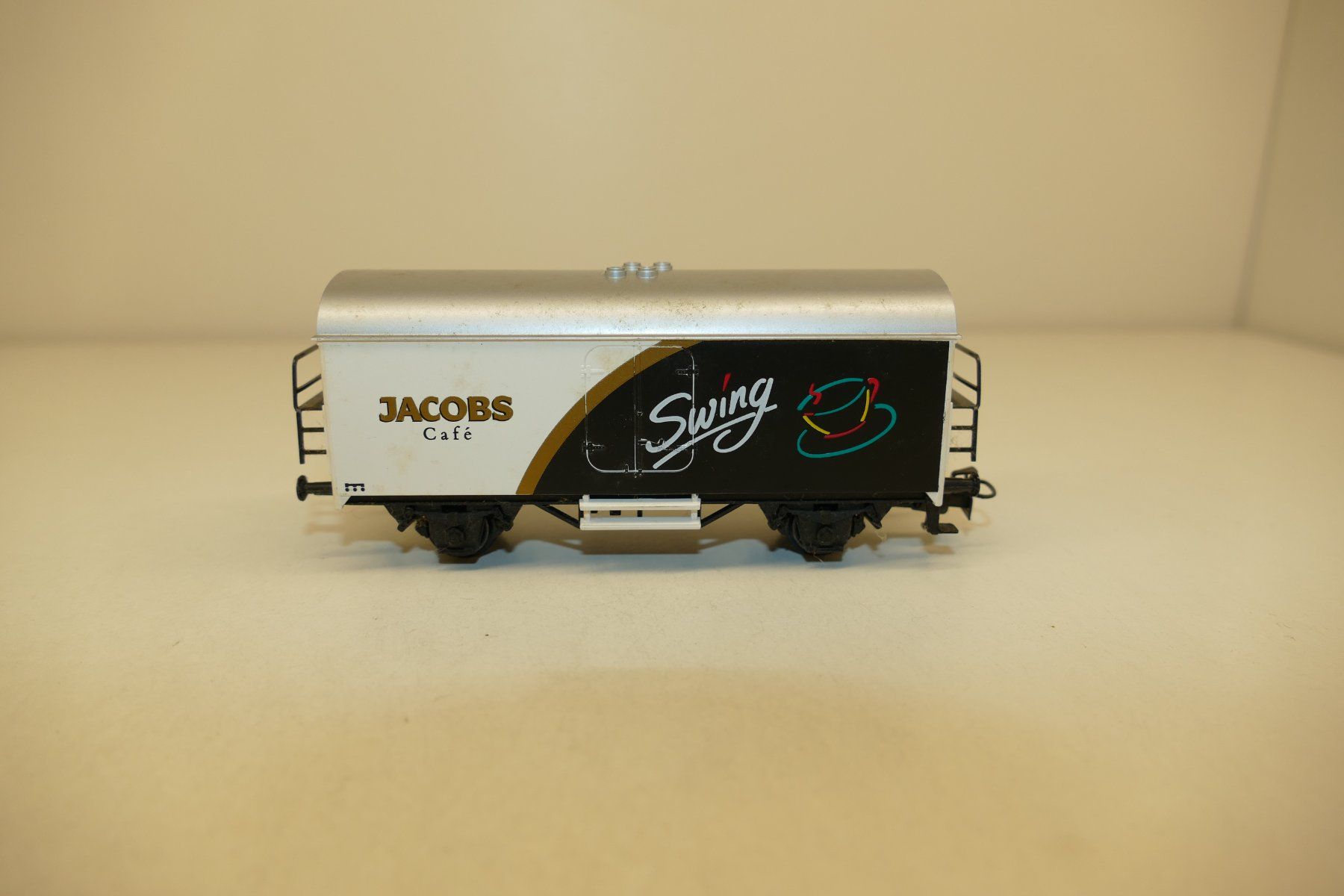 Märklin Modelleisenbahnen: Märklin H0: Jacobs Cafe Güterwagen Swing – Defekt aus Niederhasli von rail-duerst 2
