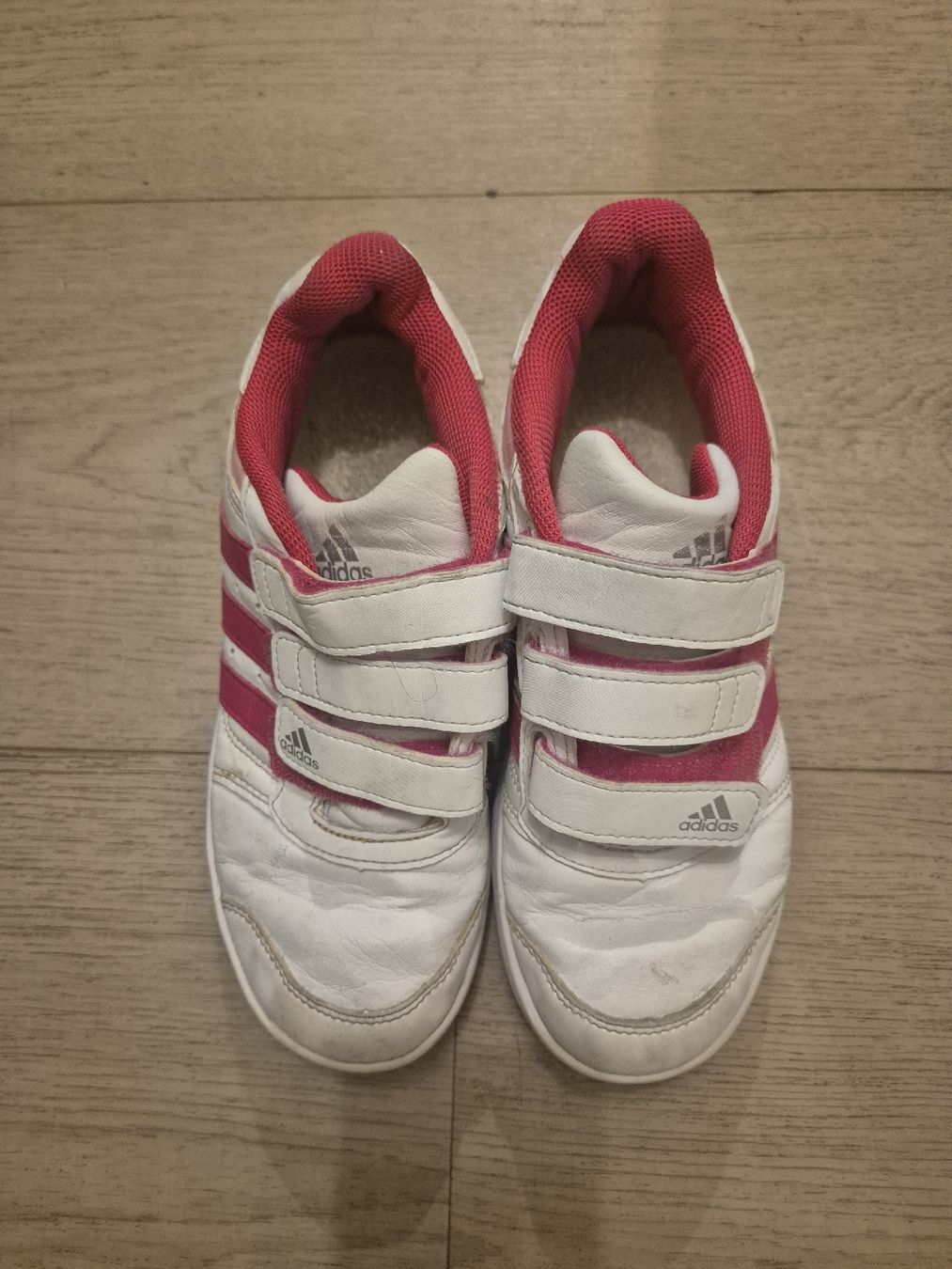 Adidas Chaussures filles: Turnschue Adidas Gr. 34 – D'occasion à Stansstad par Kyra014