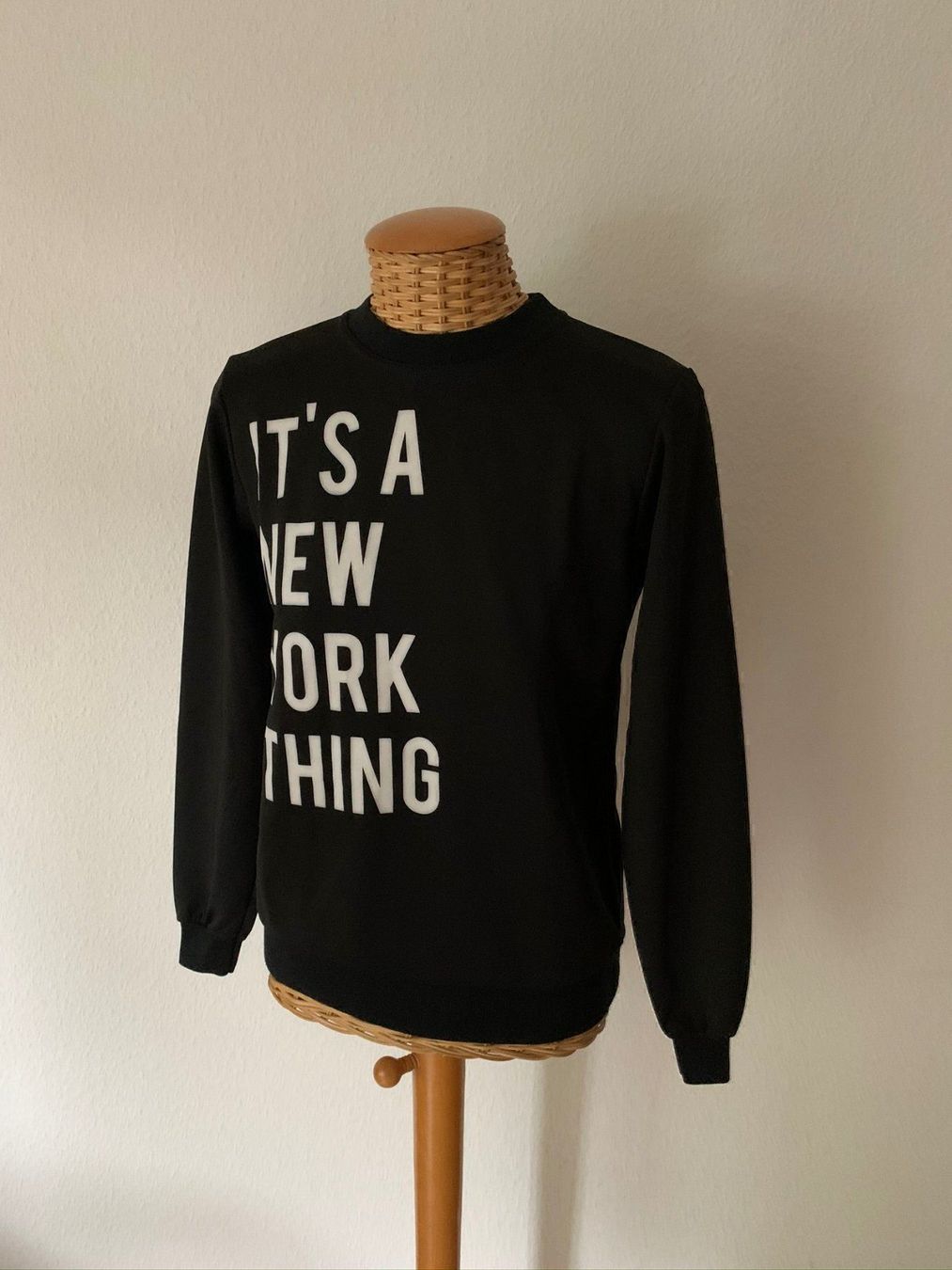 Maglioni & Felpe: MISSGUIDED - New York Pullover schwarz – Usato da Zürich venduto da Diazaio