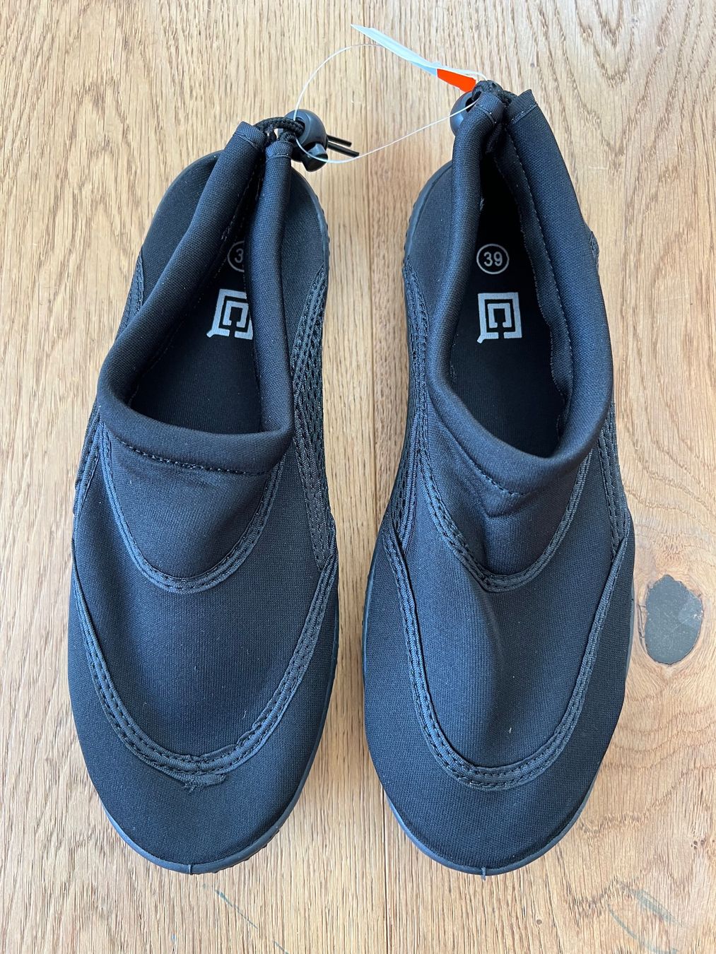 Scarpe per ragazzi: Neue Badeschuhe Grösse 39 – Nuovo e nell'imballaggio originale da Lengnau BE venduto da Rubin27 1