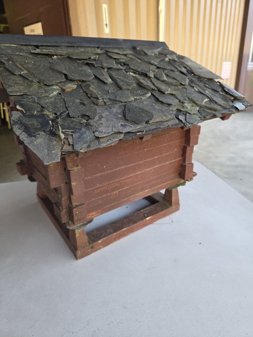 Articoli in legno: Walliser HAUS – Usato da Burg im Leimental venduto da Spuma87 3