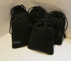 Neue Schmuckbeutel 5 Stück schwarz aus Samt 7x9cm