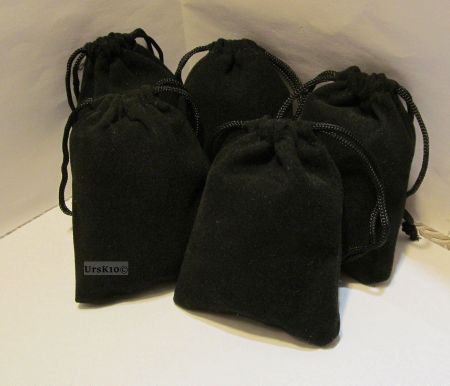 Neue Schmuckbeutel 5 Stück schwarz aus Samt 7x9cm