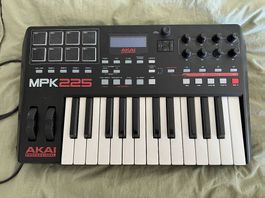 Akai MPK 225
