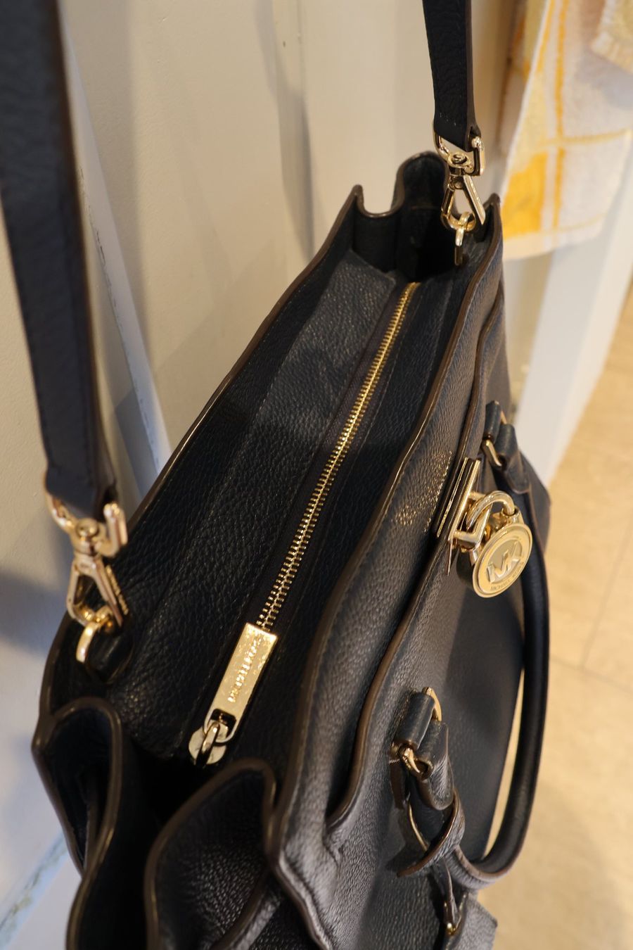Michael Kors Sacs femmes: Michael Kors Ledertasche dunkelbau – D'occasion à Winterthur par jul_v9wx 5