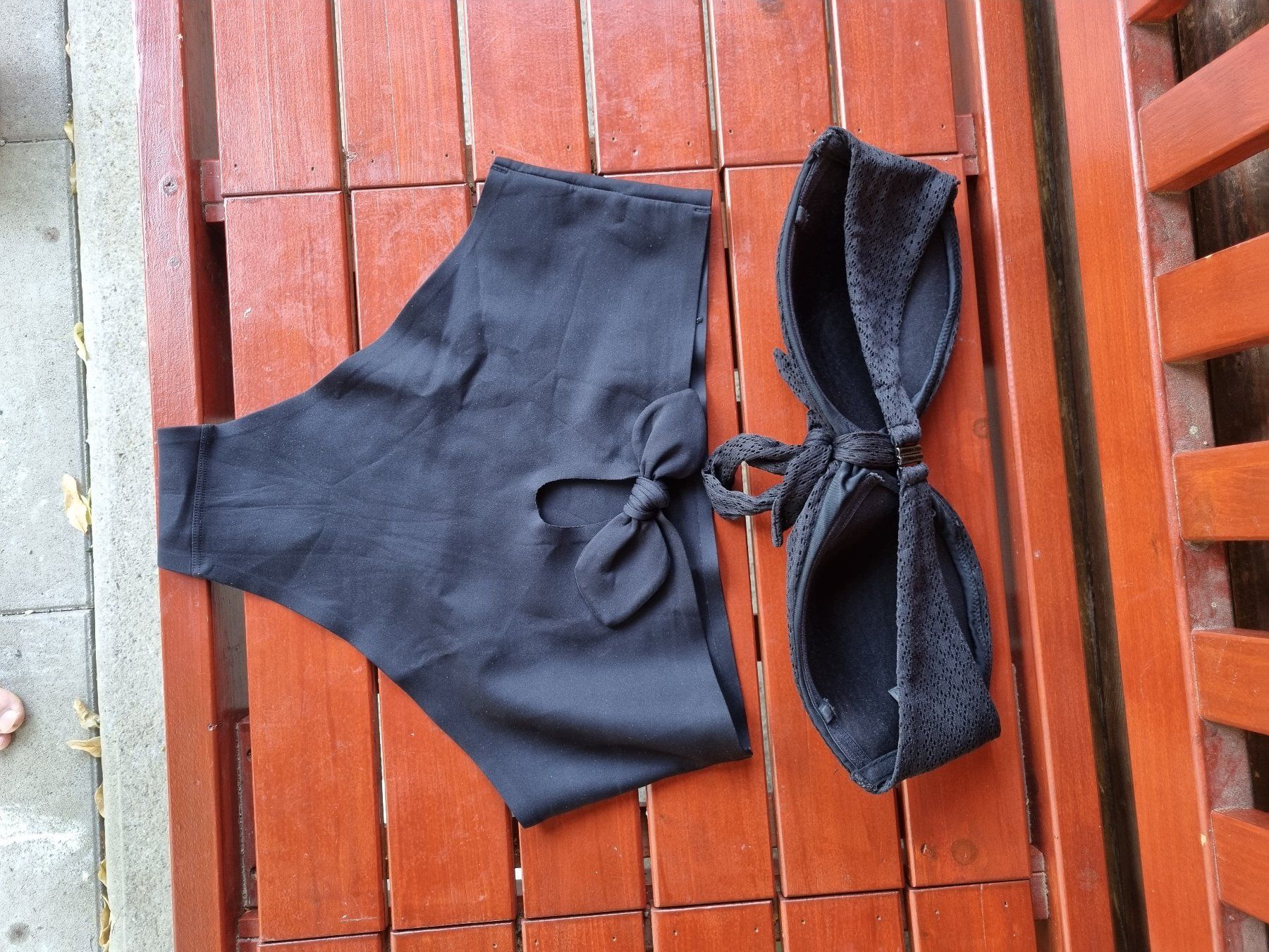 H&M Costumi da bagno & Bikini: Schwarzes Bikini Grösse M / 40 high Waist – Usato da Spiez venduto da melody8801 1