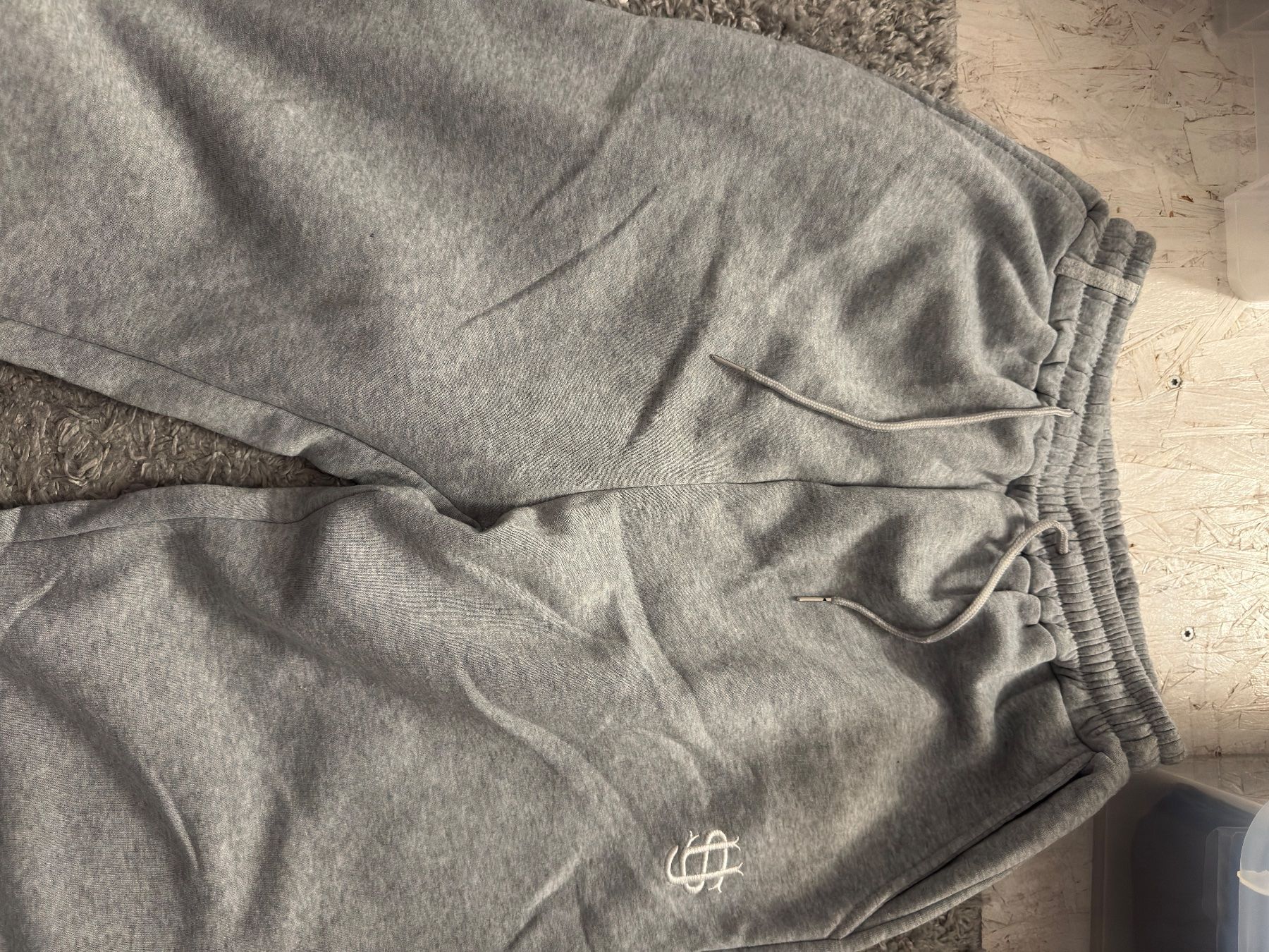 Pantaloni: Graue Trainerhose – Nuovo (secondo la descrizione) da Römerswil LU venduto da oli_9hd5 2