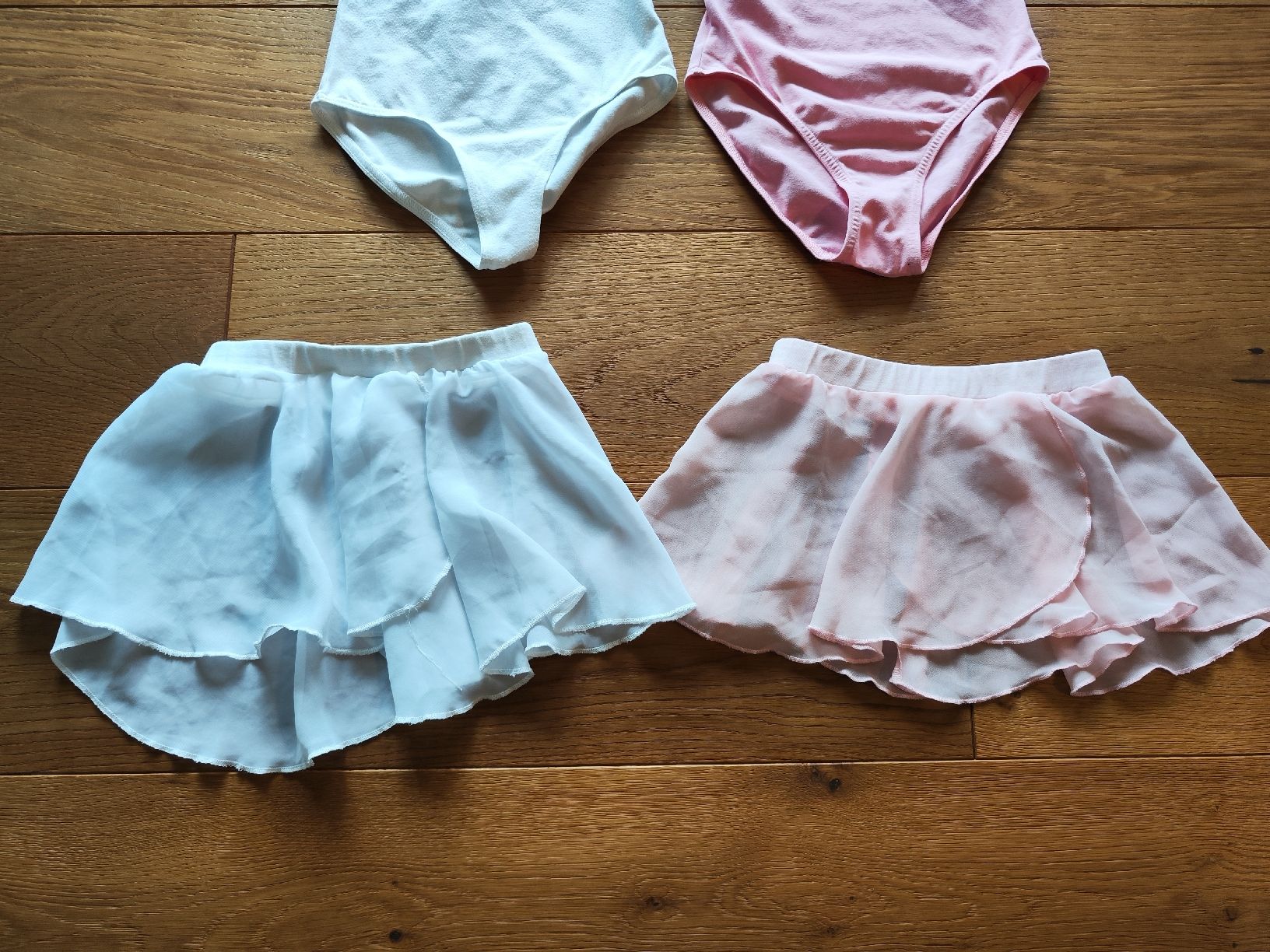 Kleiderpakete & -sets: 2x Ballettanzug mit Röckli, Grösse 98/110 – Gebraucht aus Kriens von Xonox 2