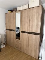 Kleiderschrank mit Spiegel und Schubladen