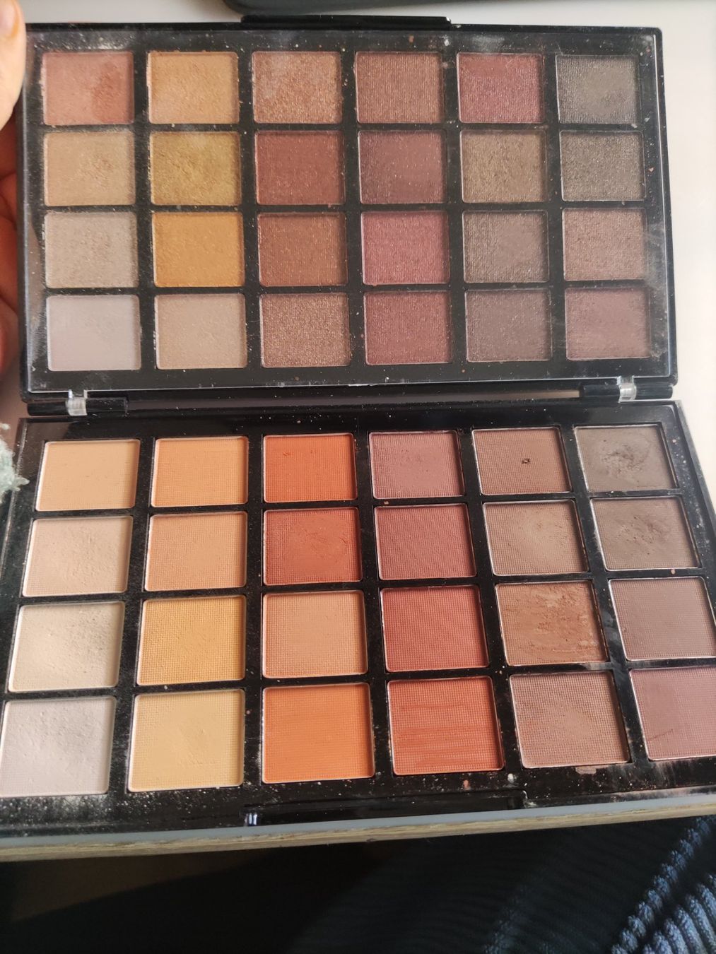 Maquillage: Palette Yeux Revolution Colour Book 02 – D'occasion à Grand-Lancy par Morriganne 2