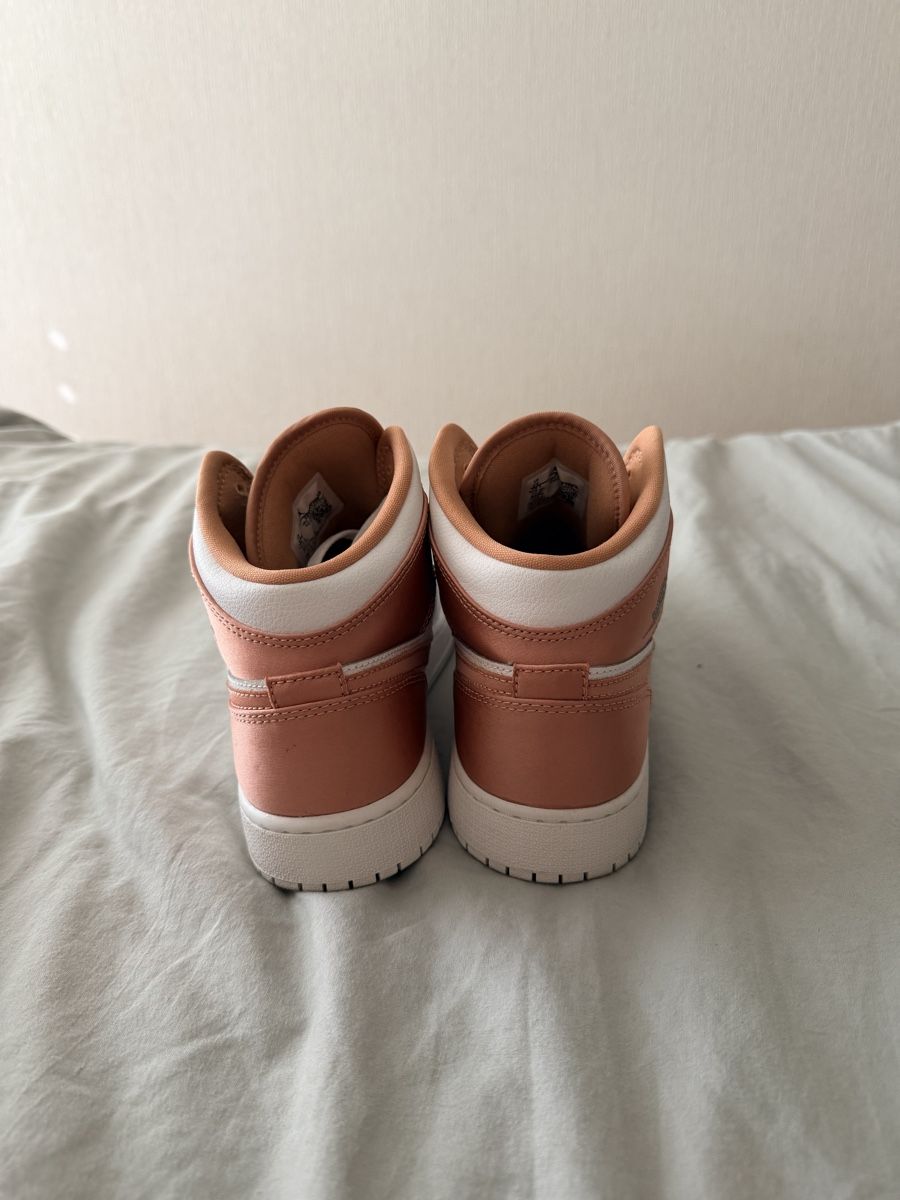 Nike Scarpe da donna: Nike Air Jordan 1 Mid Corail taille 40   – Nuovo (secondo la descrizione) da Bussigny venduto da Serena2009 3