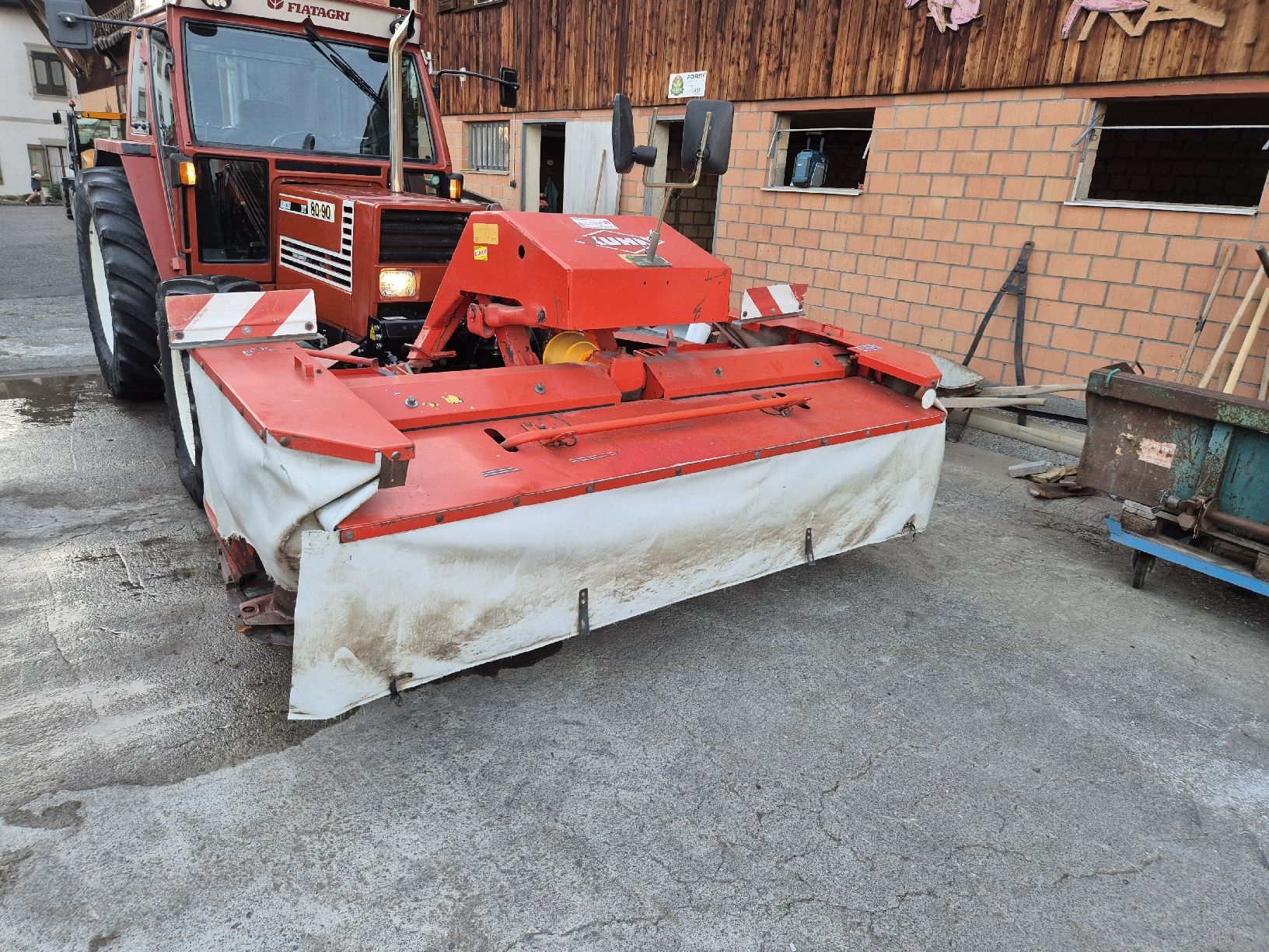Alle Maschinen: Frontmähwerk Kuhn FC280F – Gebraucht aus Hombrechtikon von Fiatagri80-90