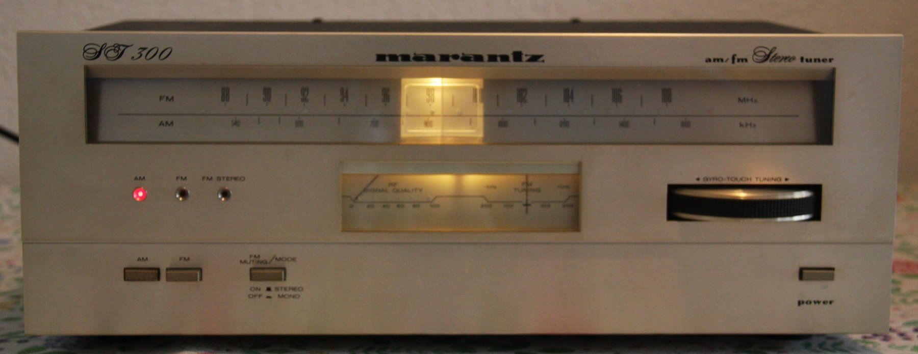 Radio: Marantz ST 300 am/fm Stereo Tuner – Usato da Fisibach venduto da he-man210