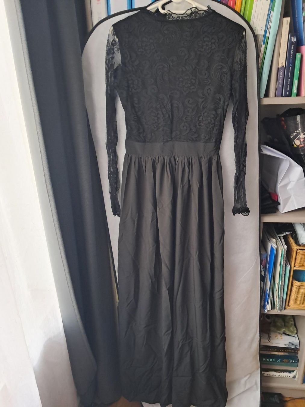 Kleider: V-Ausschnitt Kleid (NEU) – Neu und originalverpackt aus Basel von zan_5rzz 1