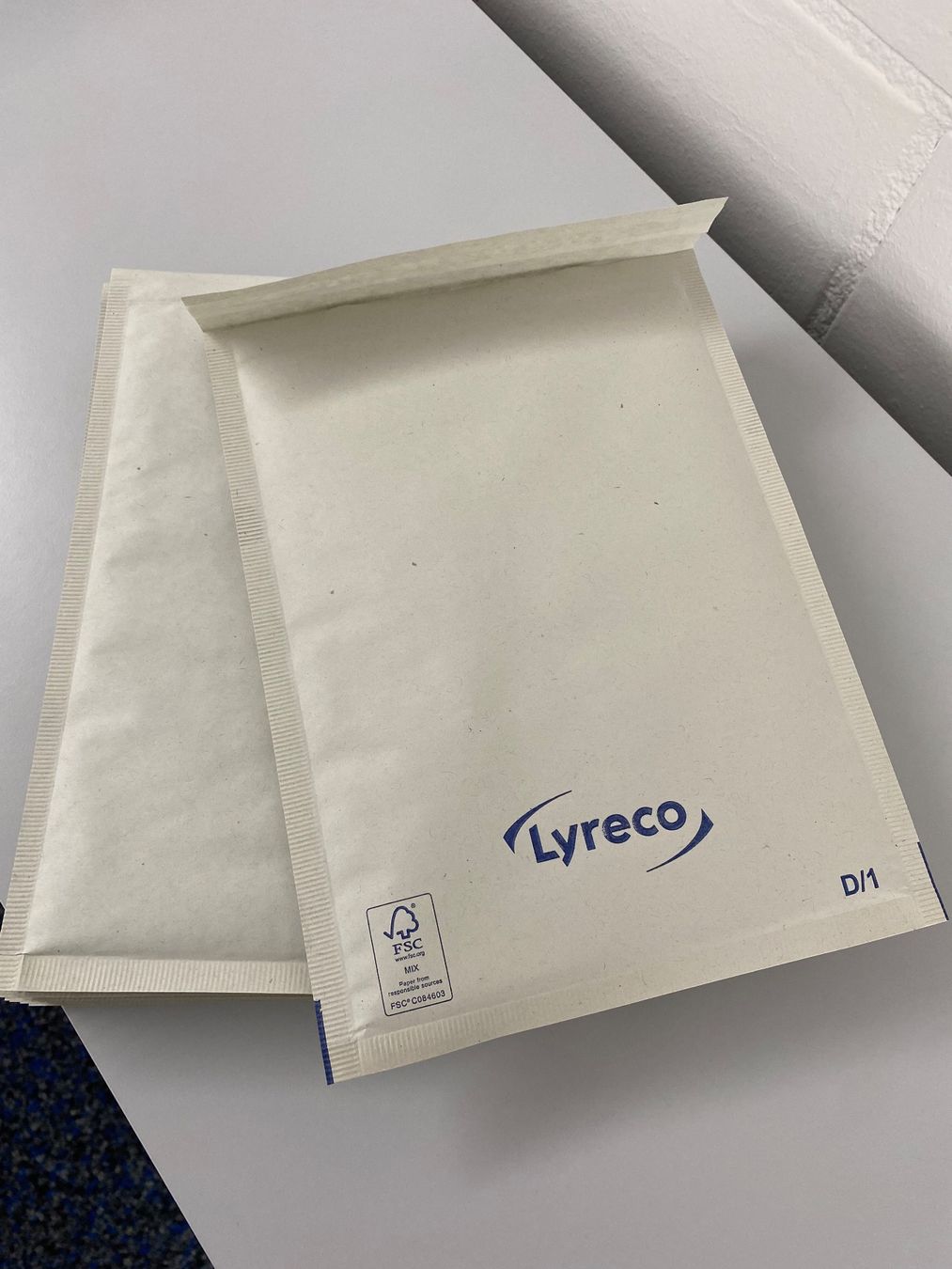 Buste & buste per spedizione: grosse Menge Luftpolsterversandtaschen D/1 – Nuovo e nell'imballaggio originale da Thalwil venduto da AngieBader