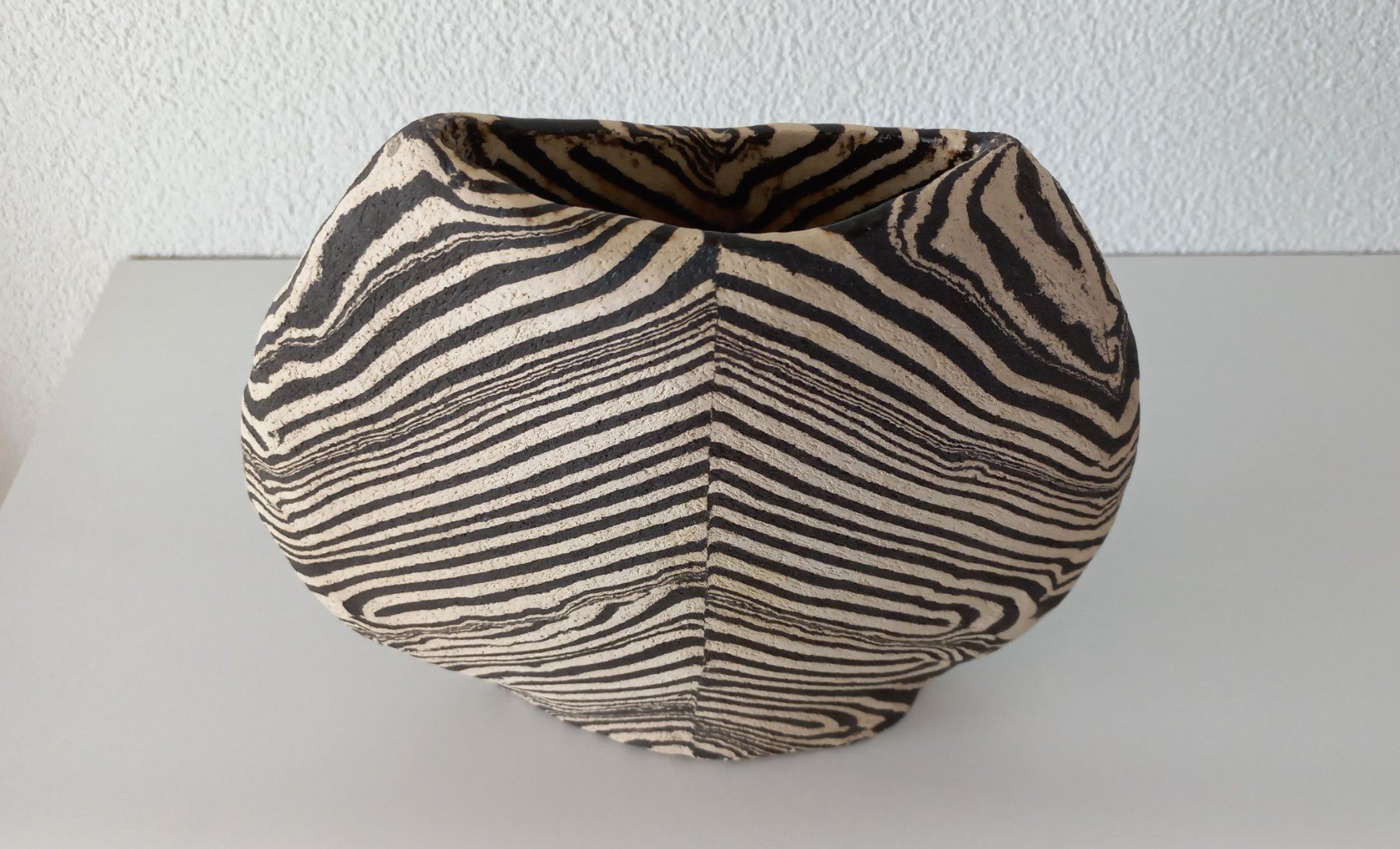 Vasen & Gefässe: Nerikomi Zebra Vase Fizzy Ceramics – Gebraucht aus Bévilard von Orscha 8