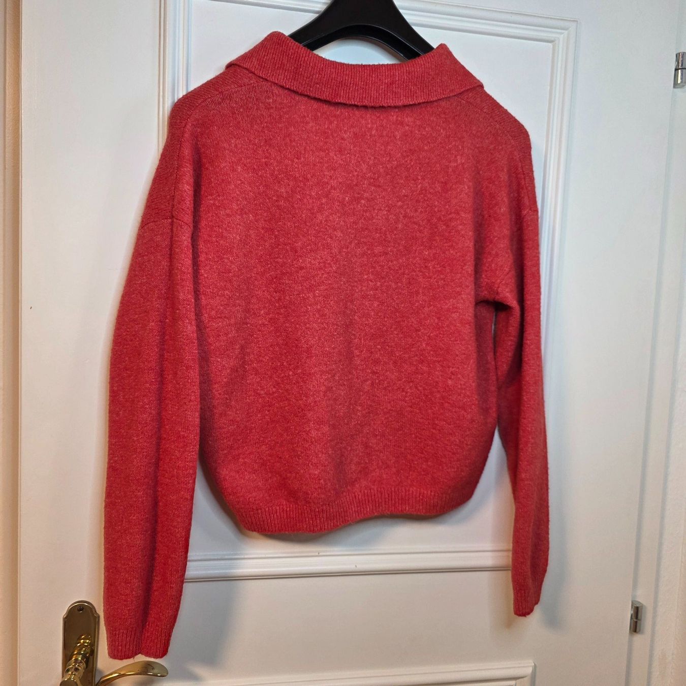 Maglioni & Felpe: ✨ Kuscheliger Korallpullover mit elegantem Kragen – Usato da Wald ZH venduto da CapLux 4