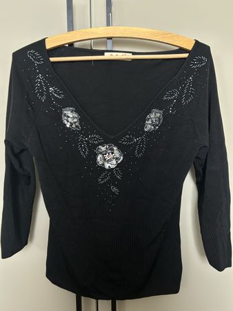 Festlicher Pulli mit Pailletten Blumenmuster Grösse S bis M