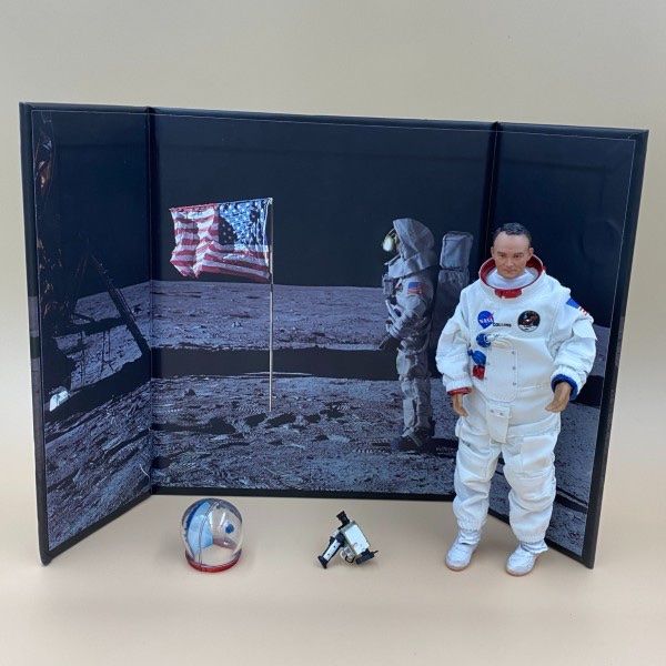 Statuette: DID XS800035 Astronaut Michael Collins "Apollo 11" – Nuovo e nell'imballaggio originale da Sursee venduto da Toni-SpielSursee 2
