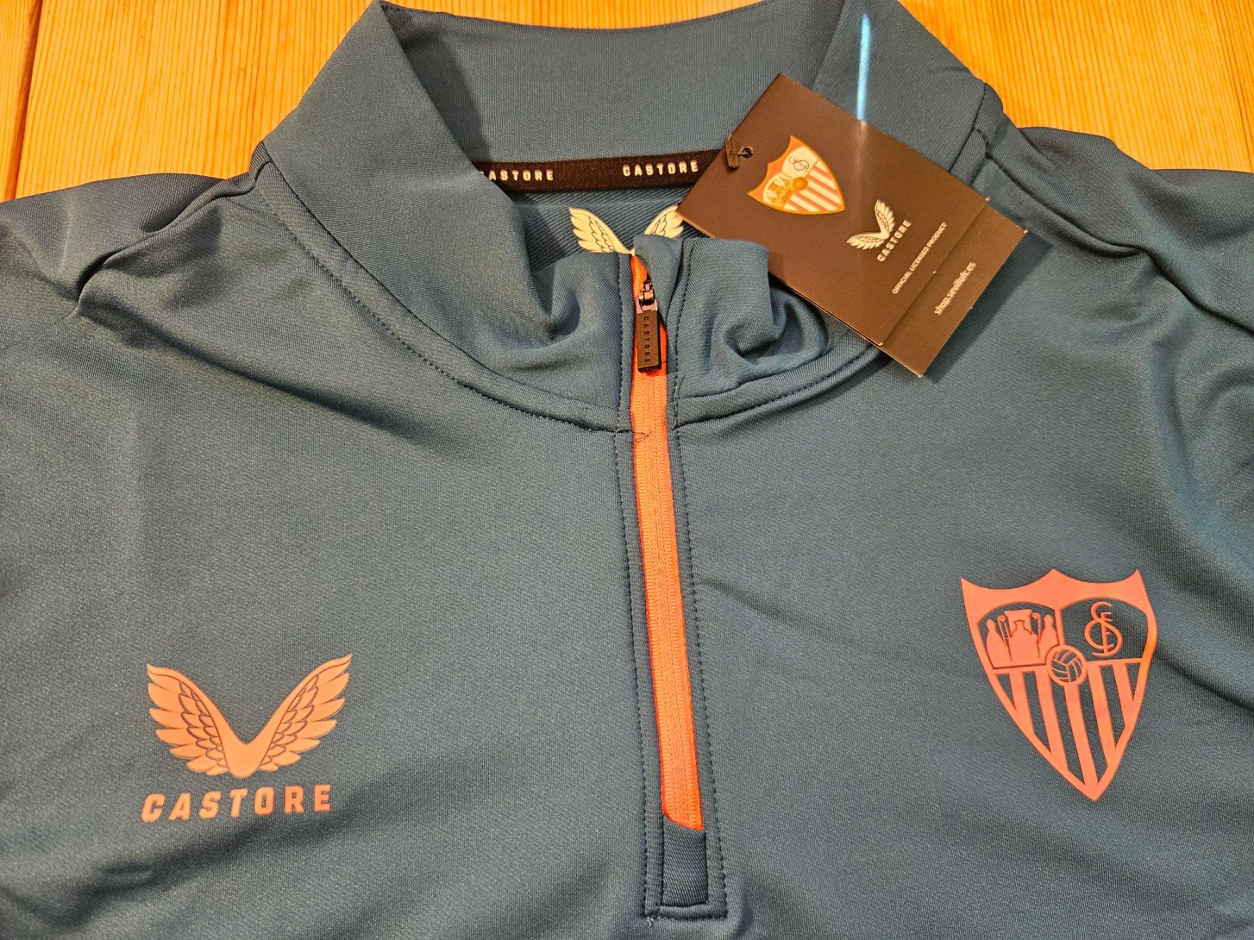 Canottiere & Pantaloni: FC Sevilla Trainingsoberteil Castore NEU L Spanien – Nuovo (secondo la descrizione) da Hägglingen venduto da United-Village-Trade 1