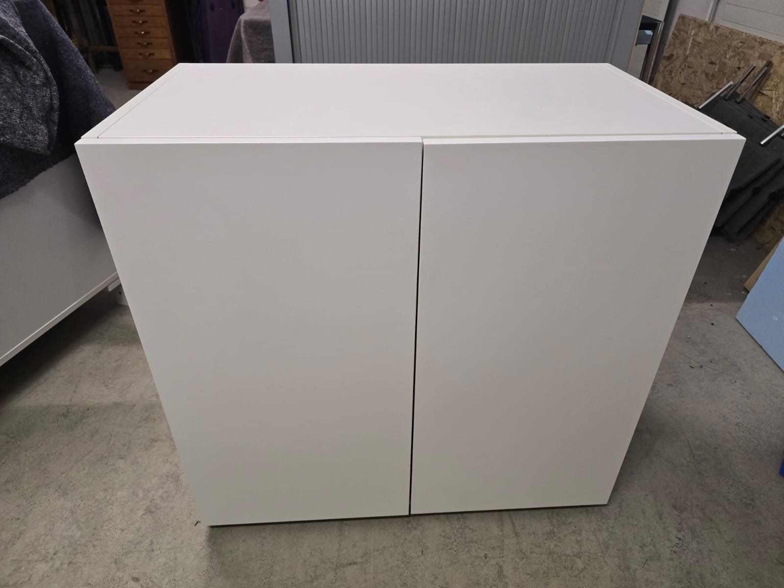 Cassettiere: Modernes Designer-Sideboard in Weiß & Grau – Usato da Trimbach venduto da pink_goofy_73