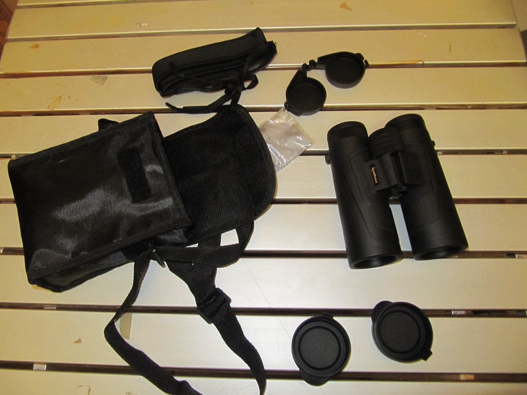 Binocoli: Feldstecher Waterproof 10x42 mit Tasche – Usato da Basel venduto da stefan4057