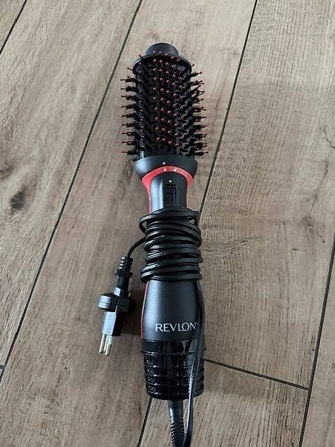 Föhn: REVLON Warmluftbürste – Neu (gemäss Beschreibung) aus Hergiswil NW von allmendkoenig