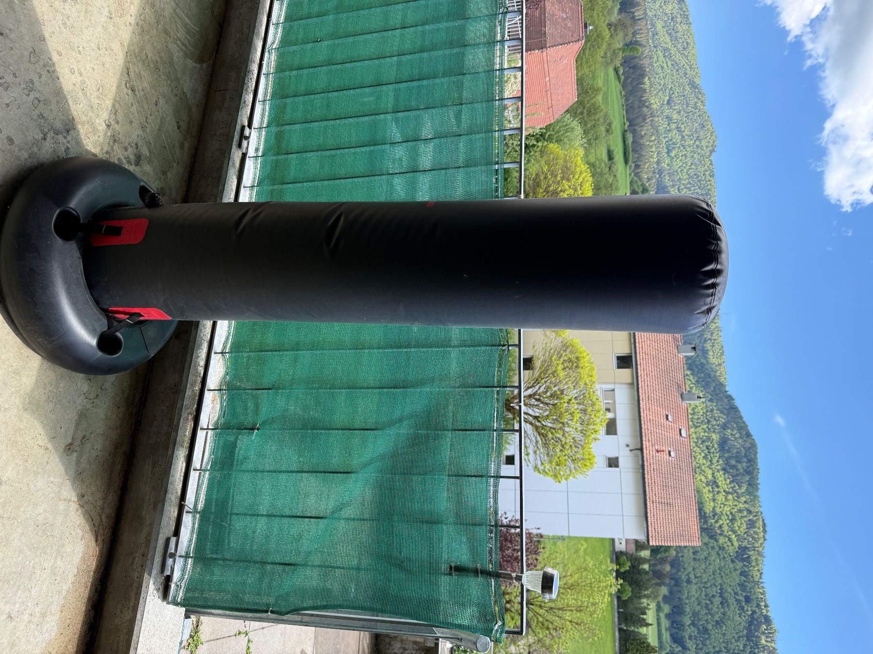 Boxsäcke: Sac de frappe gonflable noir base lestable bon état – Gebraucht aus Tavannes von bpaloma 1