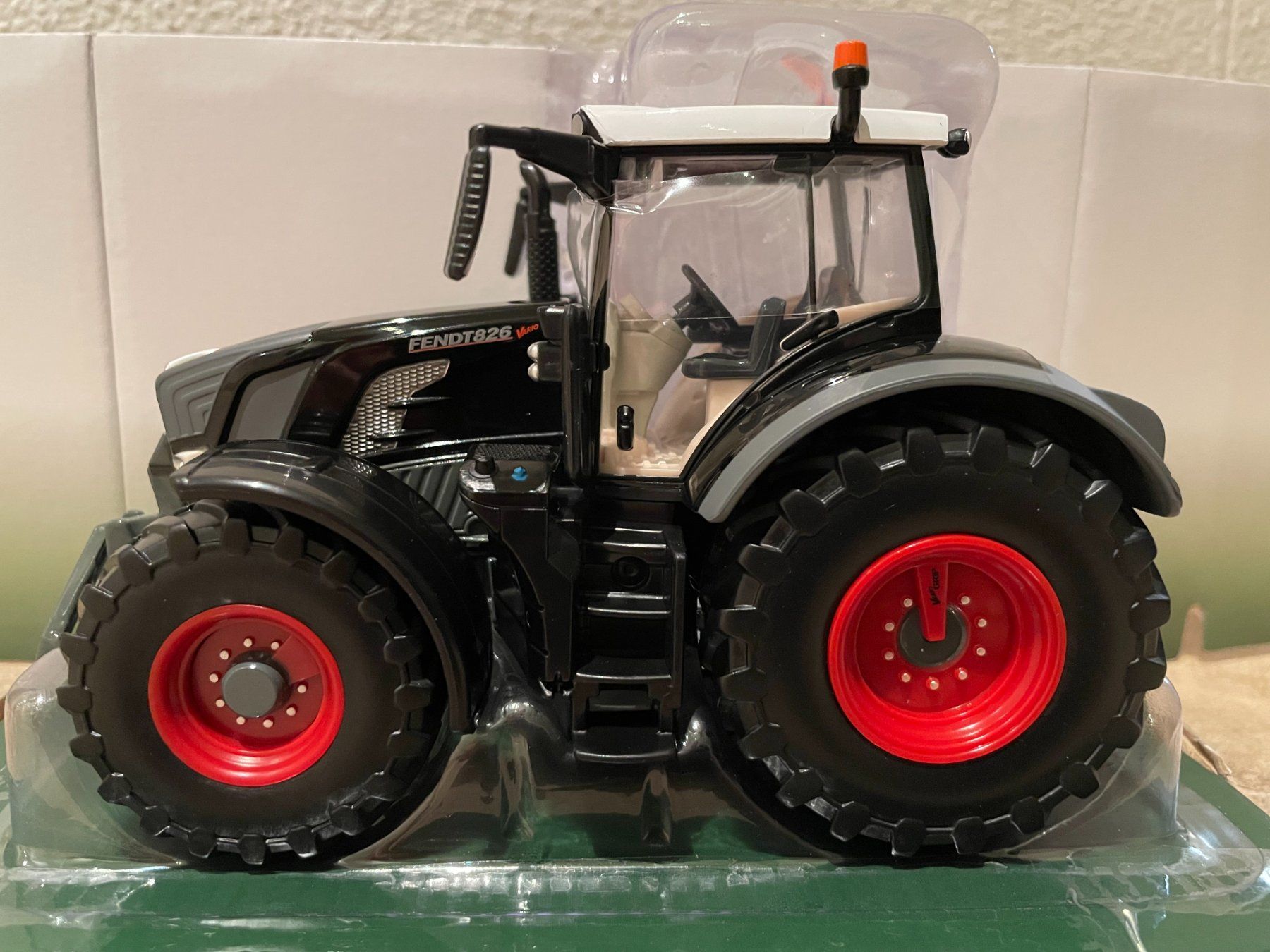 Fendt Tracteurs: Fendt 826 Vario – Neuf avec emballage d'origine à Kreuzlingen par Stefan1150 3