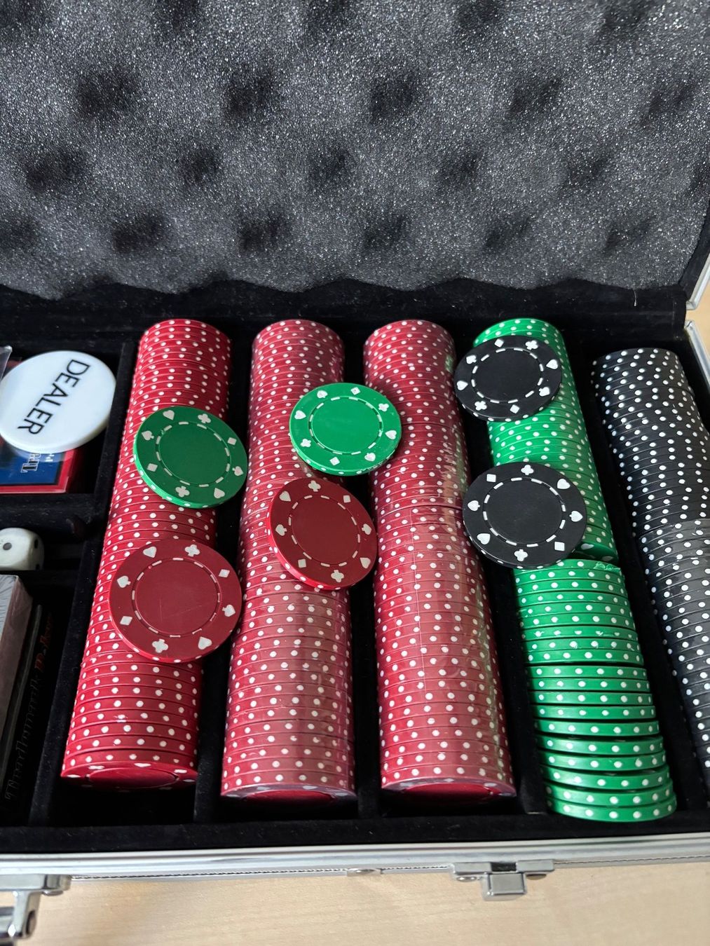 Giochi: Poker Set im Koffer mit Chips und Karten – Nuovo (secondo la descrizione) da Ruswil venduto da hob_y52w 3