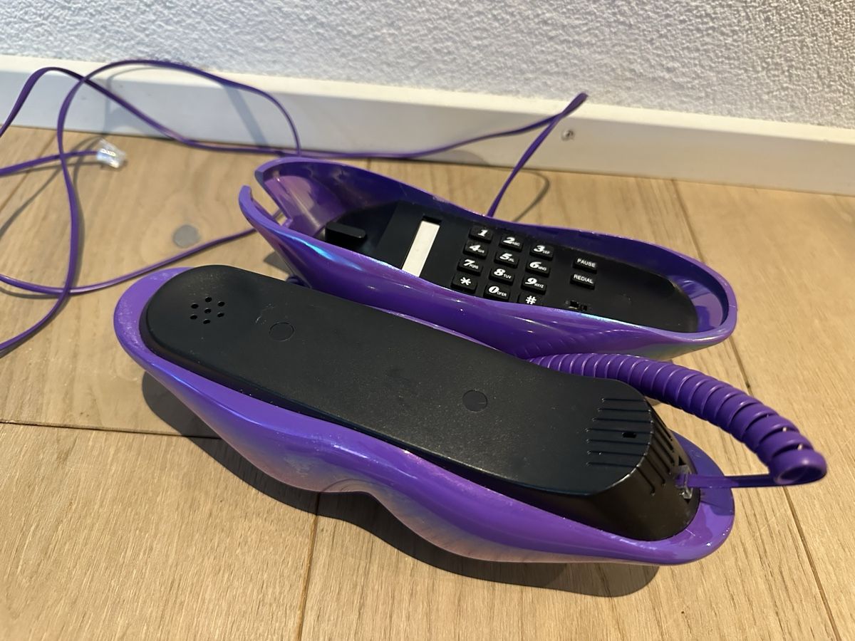 Téléphones: Lippentelefon Violett  – D'occasion à Altendorf par Quietwater 1