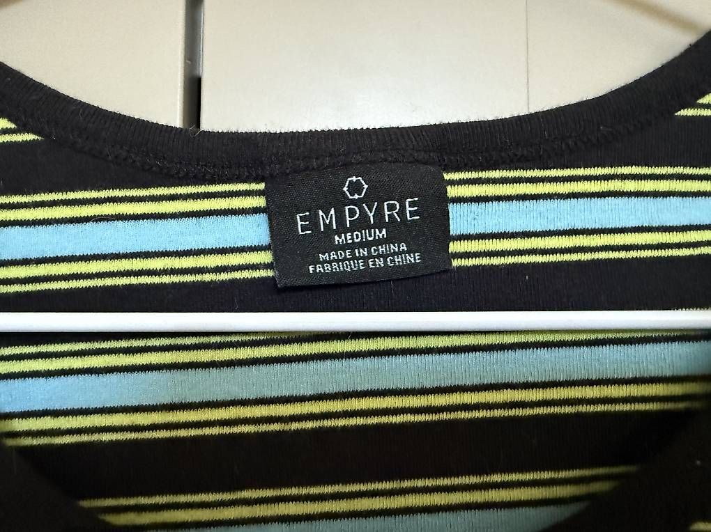 Top: Empyre Medium Crop Top – Usato da Zürich venduto da car_v988 1
