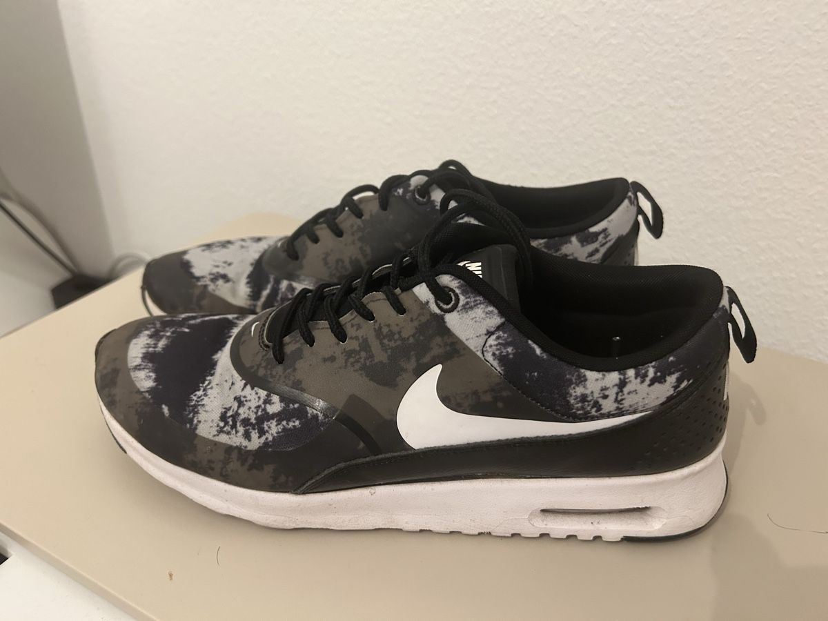 Nike Chaussures femmes: Nike Turnschuhe gr 40.5 – D'occasion à Allschwil par selake990673