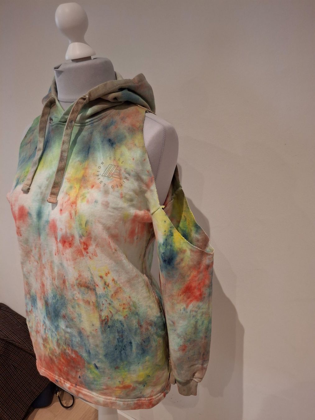Maglioni & Felpe: Cooler Batik Hoodie mit Cut-Outs, Gr. M – Nuovo (secondo la descrizione) da Bellikon venduto da MellonCollieMitTwint 2