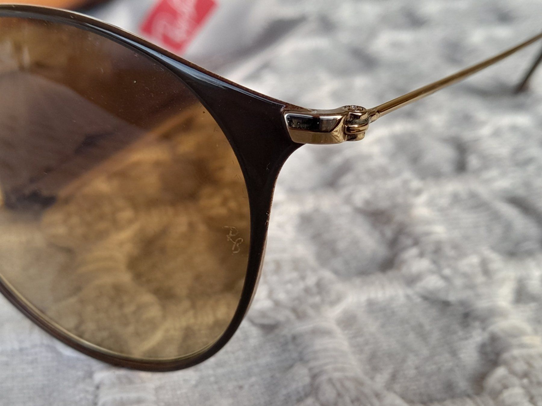 Ray-Ban Occhiali & Lenti: Ray-Ban Sonnenbrille mit Etui – Usato da Thun venduto da Treff.....e 2
