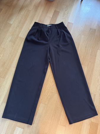Stoffhose NA-KD dunkelbraun