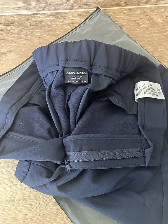 Hosen: Pantalon de Golf Enfant – Gebraucht aus Blatten b. Naters von mikael.kerautret 2