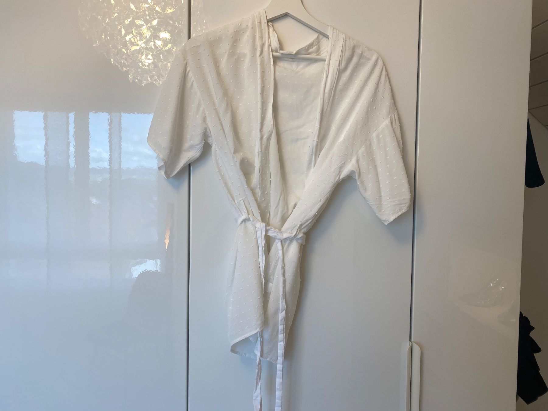 Shein Camicette: Bluse in Weiss mit Gürtel (Gr.S) – Usato da Merenschwand venduto da R-R-R 2