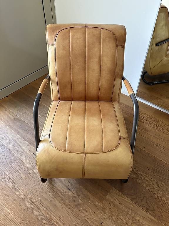 Poltrone: Sessel Leder B:57 H:84 T:82 – Usato da Worblaufen venduto da Bjoernkuehl