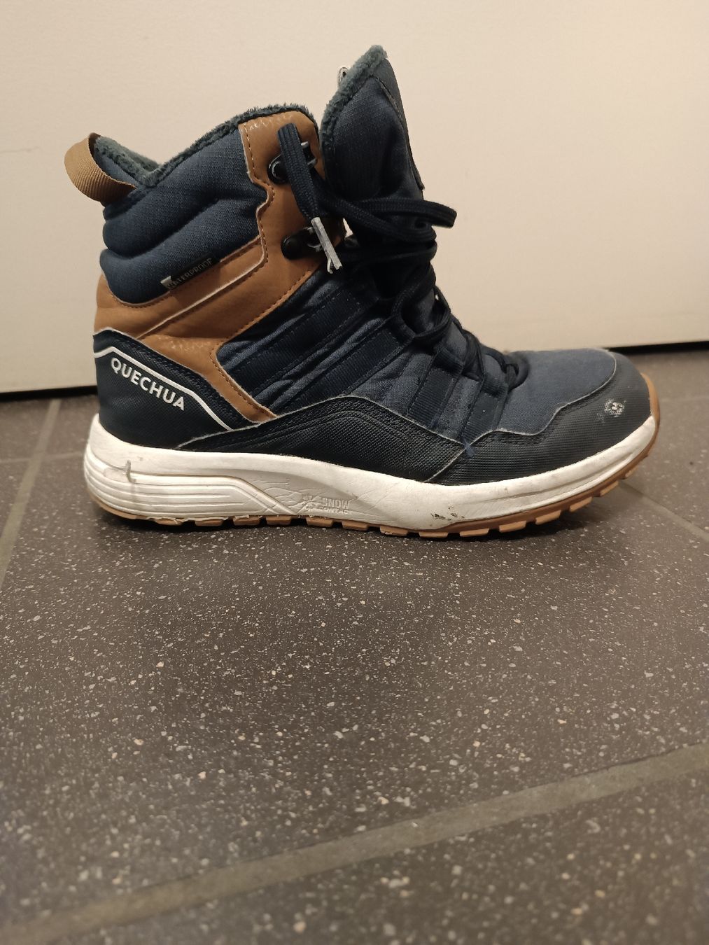 Decathlon Schuhe für Jungen: Quechua Schneestiefel, Gr. 40. – Gebraucht aus Basel von mon_7m8h 1