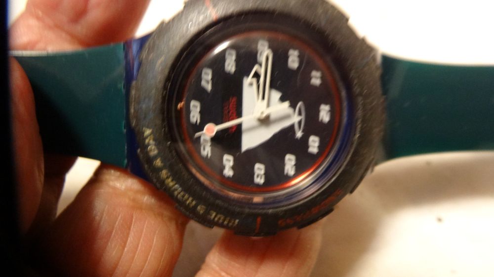 Swatch Montres: S-WATCH  SCHÖNE HERREN UHR,QUARTZ.SCHÖNE FARBE.LÄÜFT – D'occasion à zürich par ahmad01 5