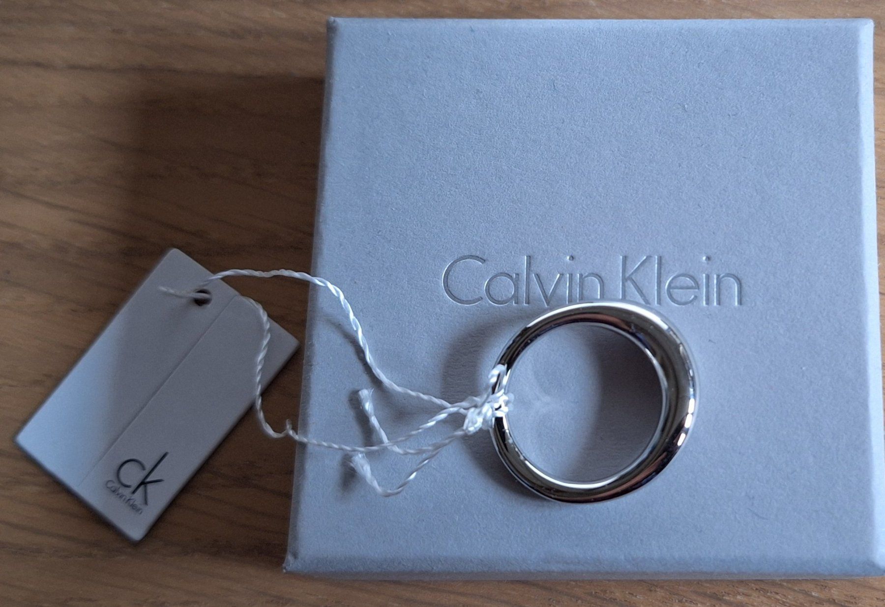 Calvin Klein Anelli: Fabrikneuer CK Ring – Usato da Milken venduto da Dnybe