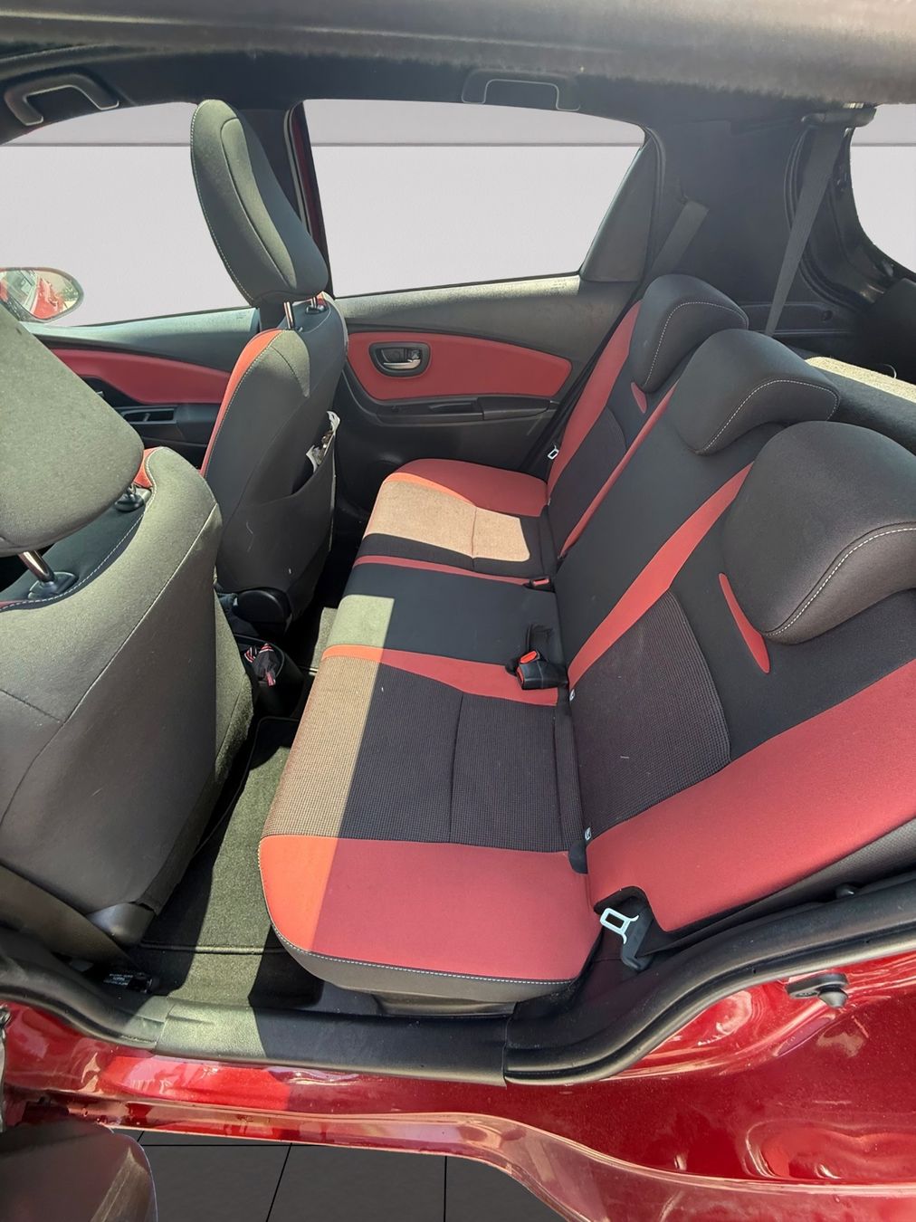 Toyota Autos: Toyota Yaris – Gebraucht aus Luzern von SwissCars-Luzern 3