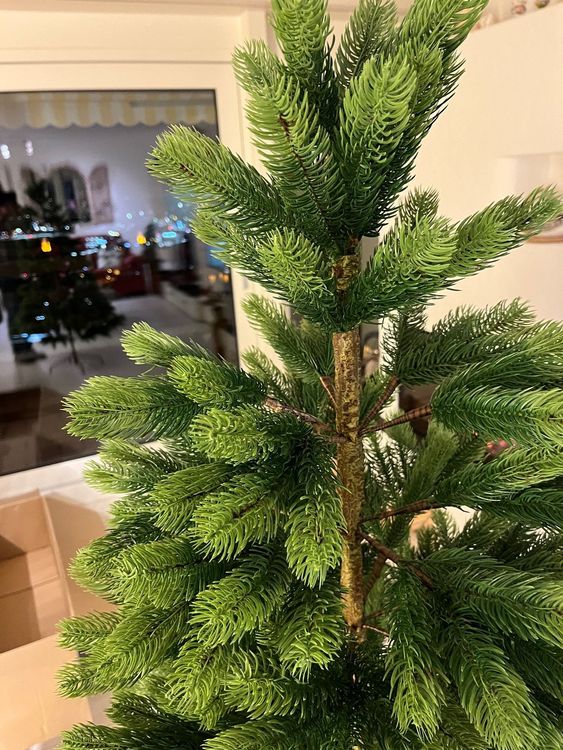 Täuschend echter naturgetreuer Weihnachtsbaum, Höhe 180 cm Kaufen auf