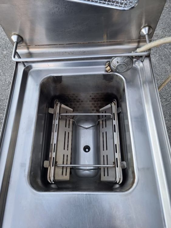 Cucine complete: Friteuse à gaz – Usato da Le Landeron venduto da Leo 2