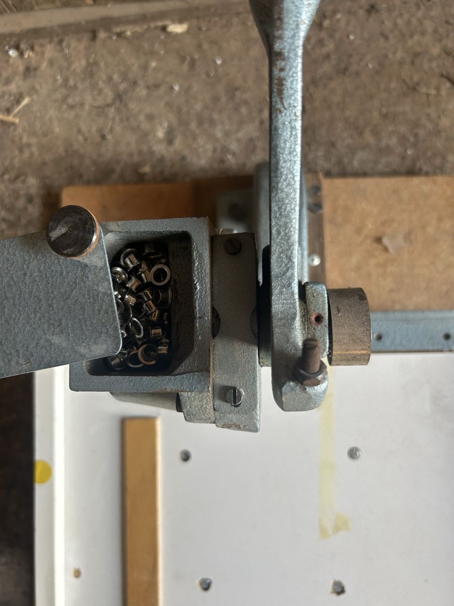 Tutte le macchine: Ösmaschine Ösenpresse – Usato da kehrsatz venduto da joco02 7