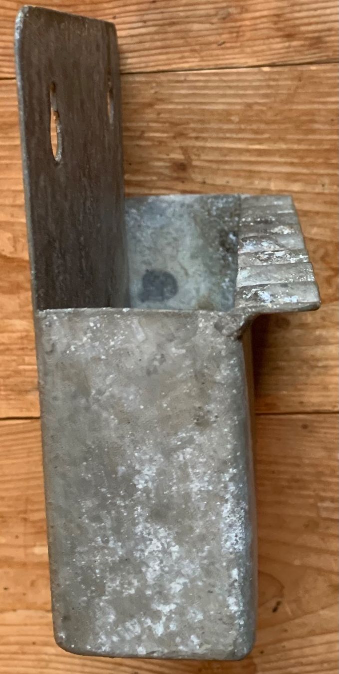Portacenere: Wandaschenbecher aus Bunker der CH Armee – Usato da Goldingen venduto da Bergler012 2