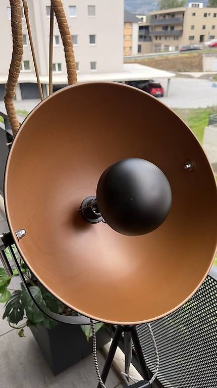 Lampade: Lampe sur pieds trépied lampadaire – Usato da Aproz (Nendaz) venduto da SLiipk 1