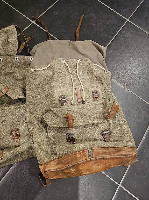 Zaini: Alte Militär Rücksäcke – Usato da Dussnang venduto da mech30 1