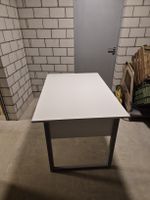 Schöner Schreibtisch, neuwertig, ideal für Homeoffice